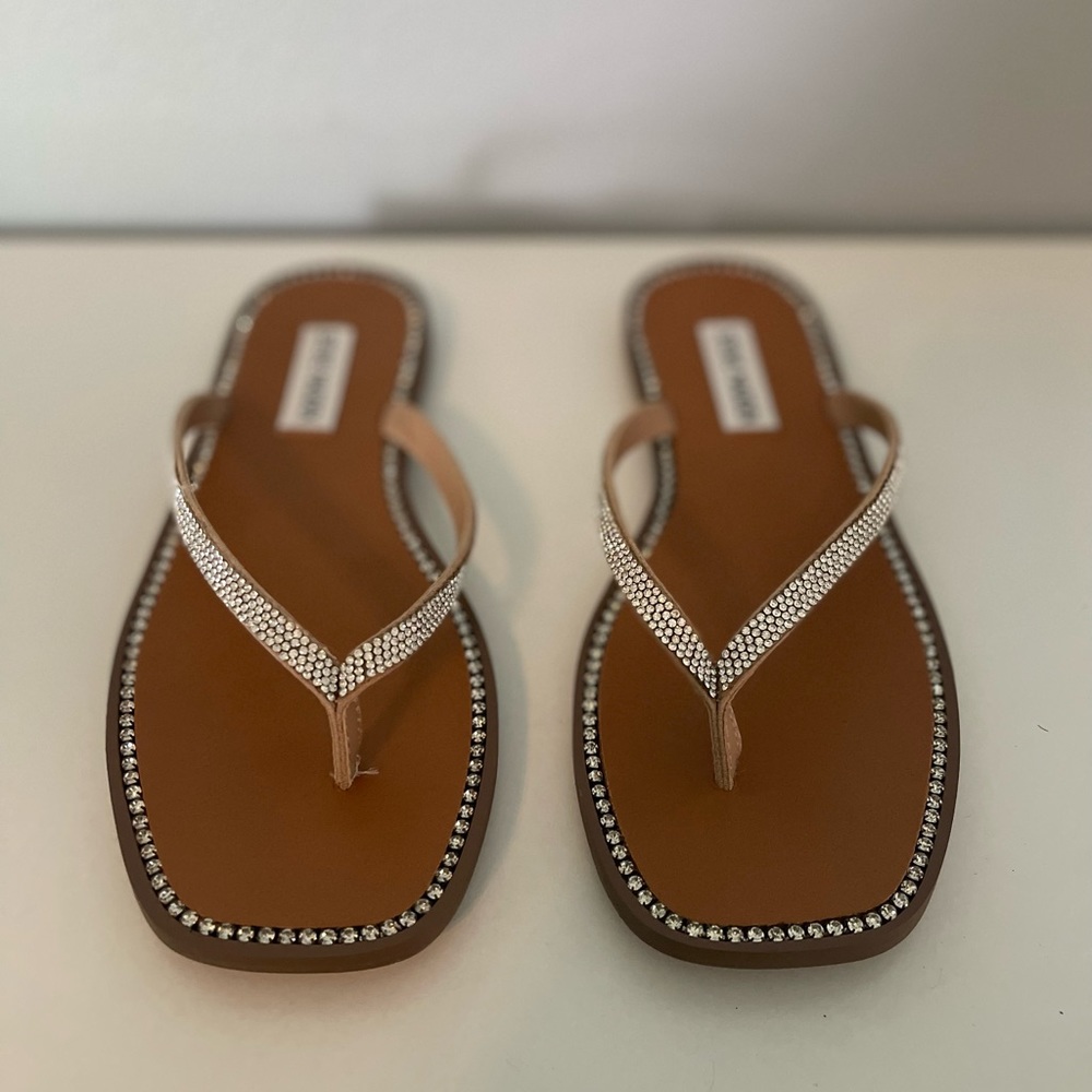 Steve Madden Nadia Rhinestone Flip Flop Sandals, size 9.